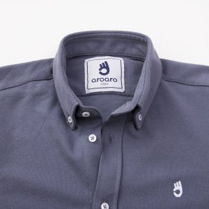 cuello-gris-polo-camisa