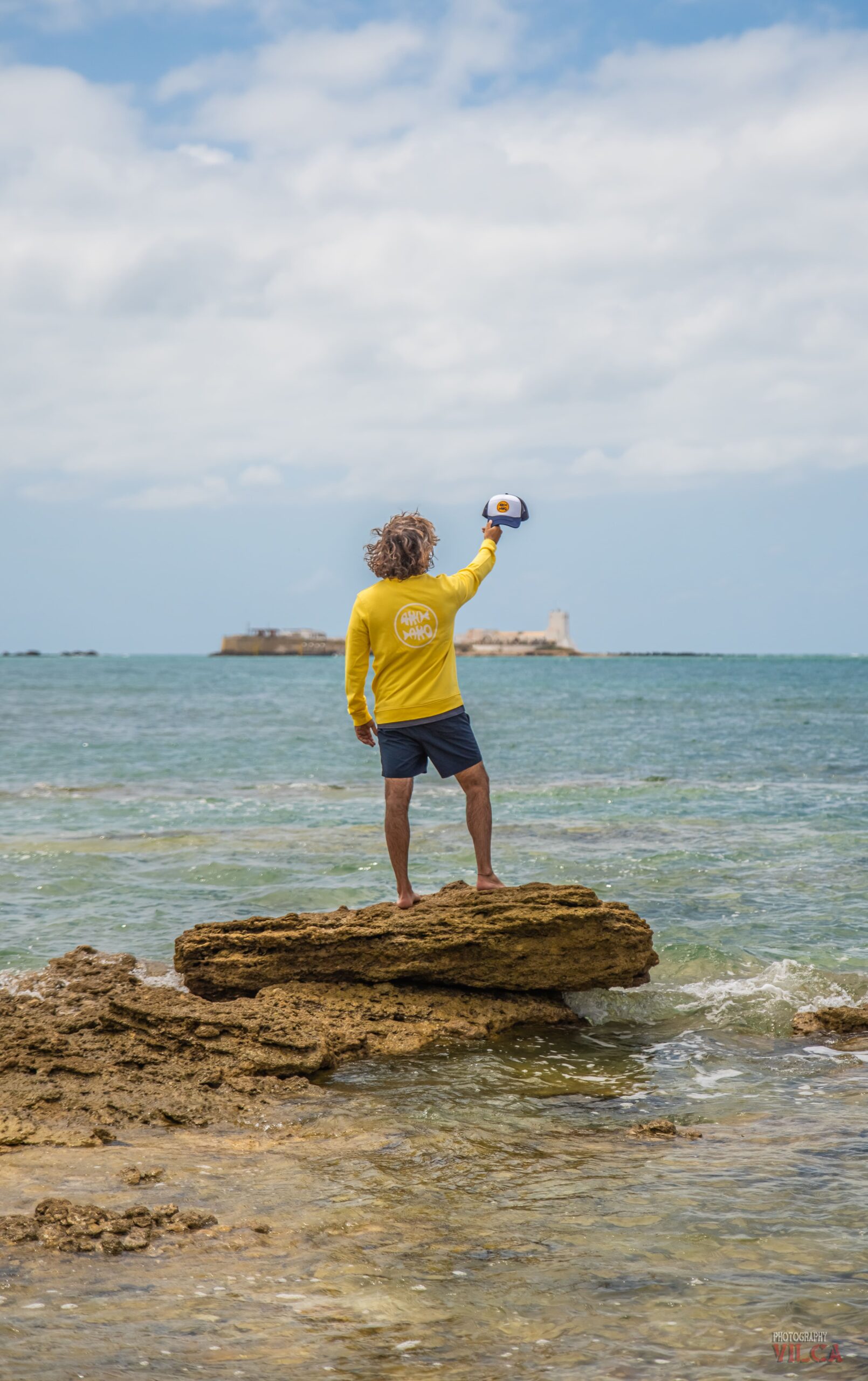 SUDADERA AMARILLA RASPAS